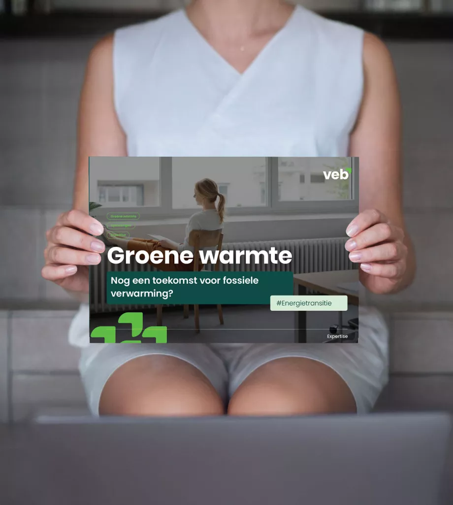Groene warmte whitepaper wordt getoond door een dame